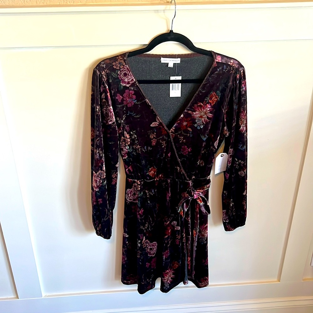 ✨NWT beautifull crushed velvet faux wrap dress✨